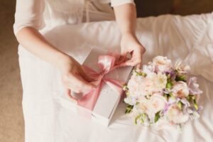 10 Rekomendasi Kado Pernikahan Murah